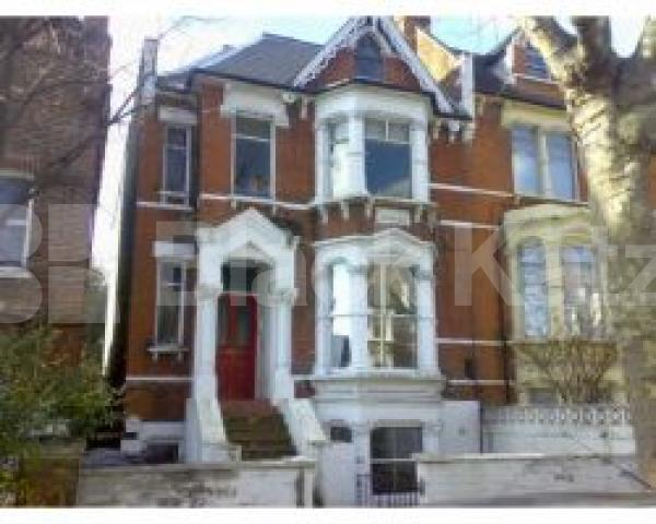 			2 Bedroom, 1 bath, 1 reception Flat			 Ferme Park Road, CROUCH END/FINSBURY PARK N4